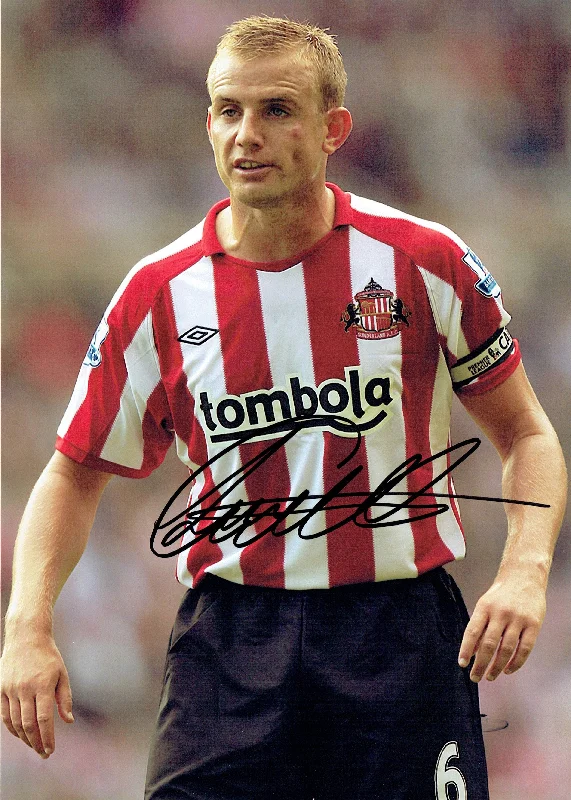 Lee Cattermole - Sunderland F.C. - 10 x 8  Autographed Picture